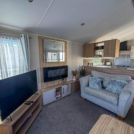 Beautiful 6 Berth Caravan, Nearby Beach In Suffolk Ref 68016Bs Lowestoft Dış mekan fotoğraf